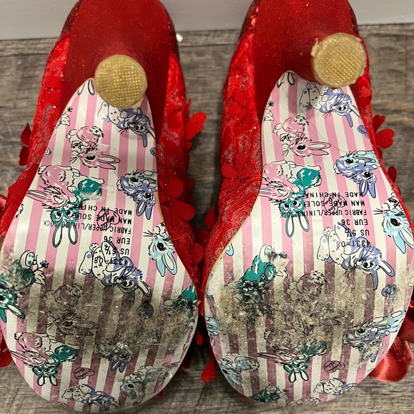 Unique boutique shoes. Label says size 5 1/2 but they fit like a 6 - Picture 4 of 4